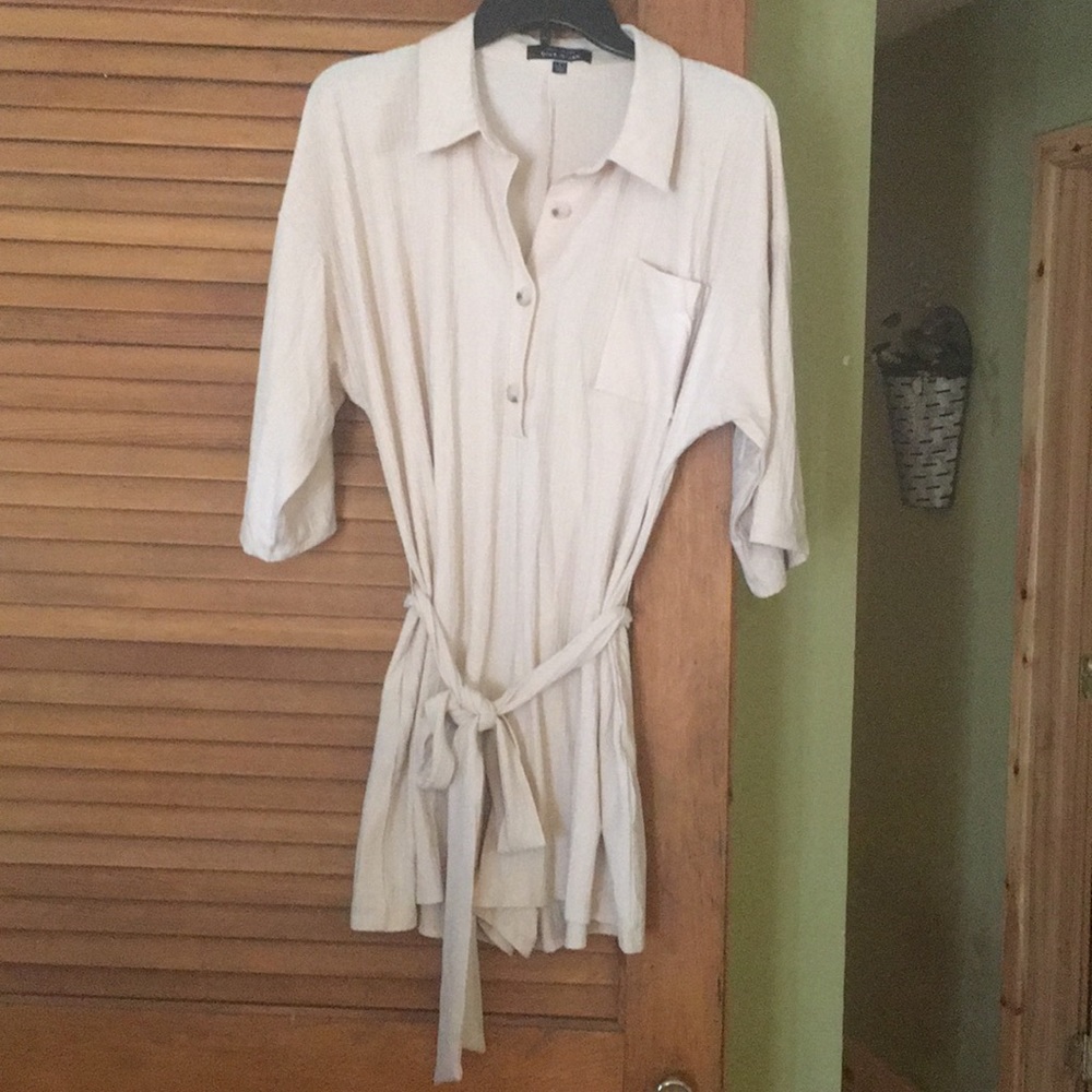 Cream colored romper - Picture 2 of 3